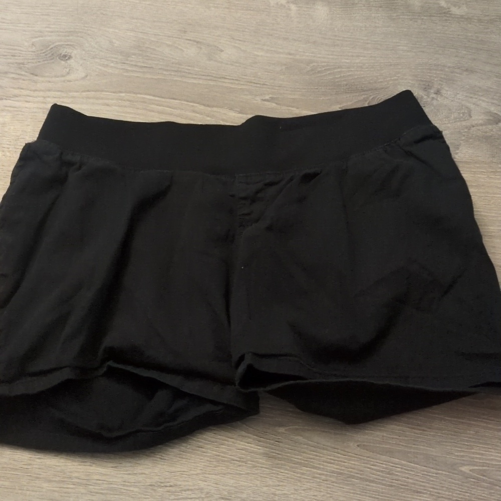 Liz Lange maternity for target black shino shorts size medium (8-10)